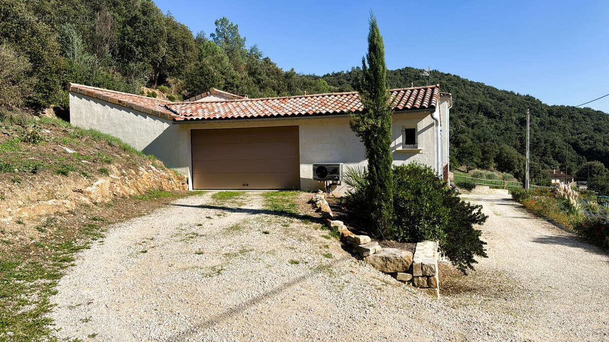 Maison à SAINT-FORTUNAT-SUR-EYRIEUX