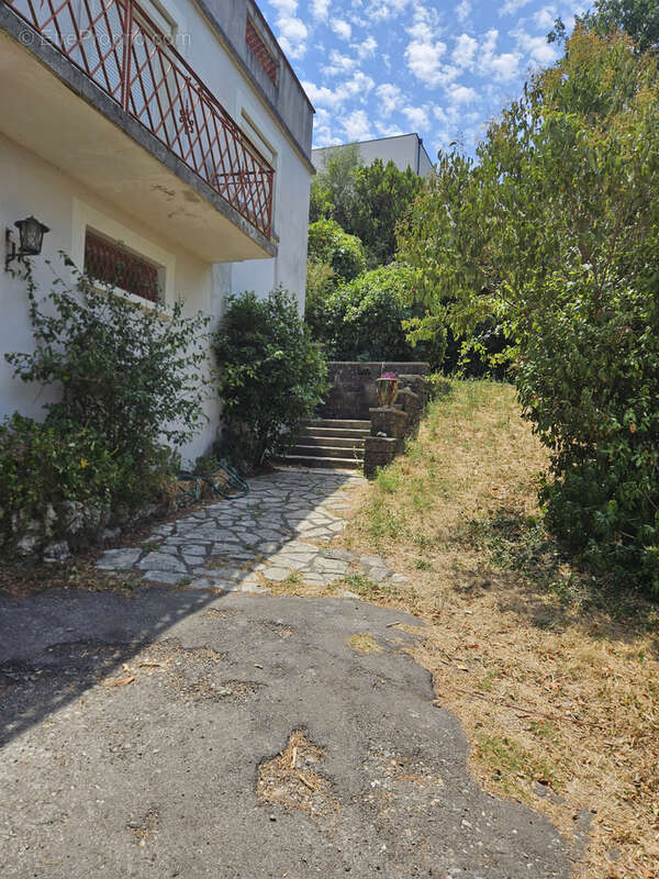 Ales - maison  - r+2 - 205.29 m2 - garage - terrasses - appartement independant - photo 2