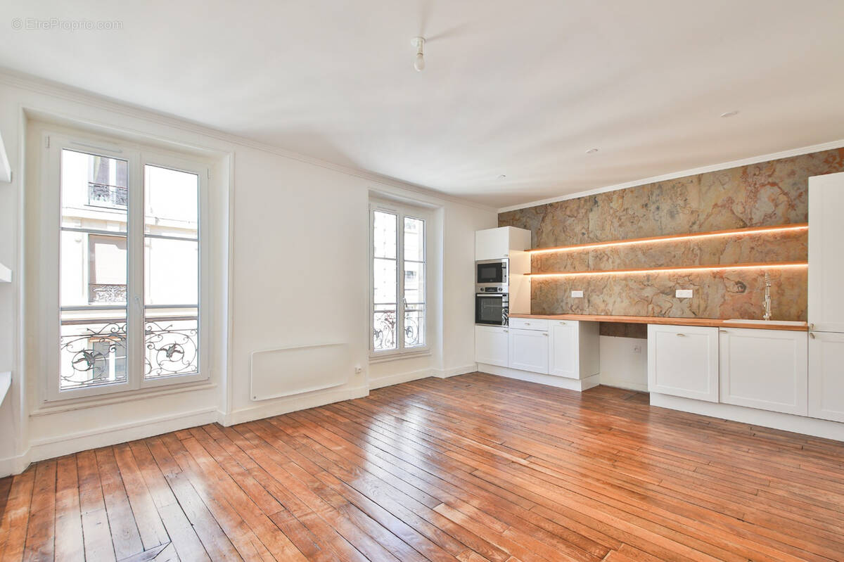 Appartement à PARIS-18E
