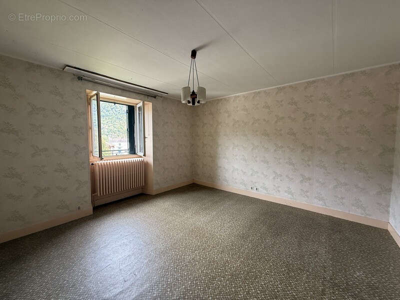 Maison à VAUX-LES-SAINT-CLAUDE