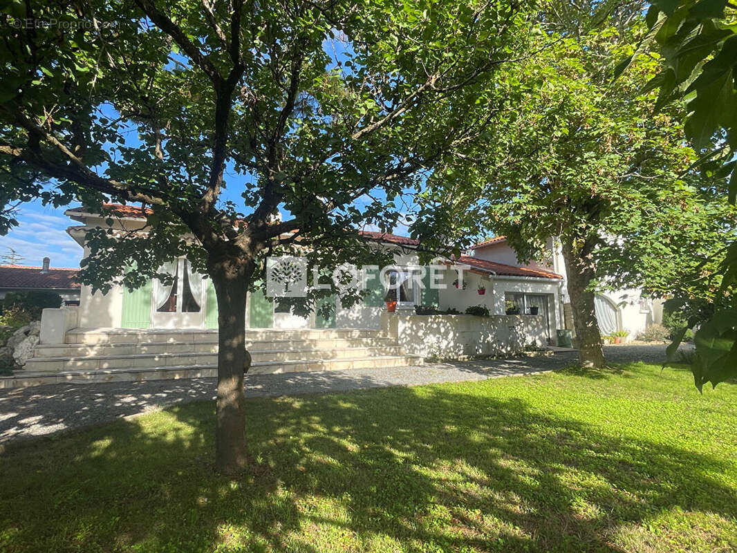 Maison à L&#039;EGUILLE