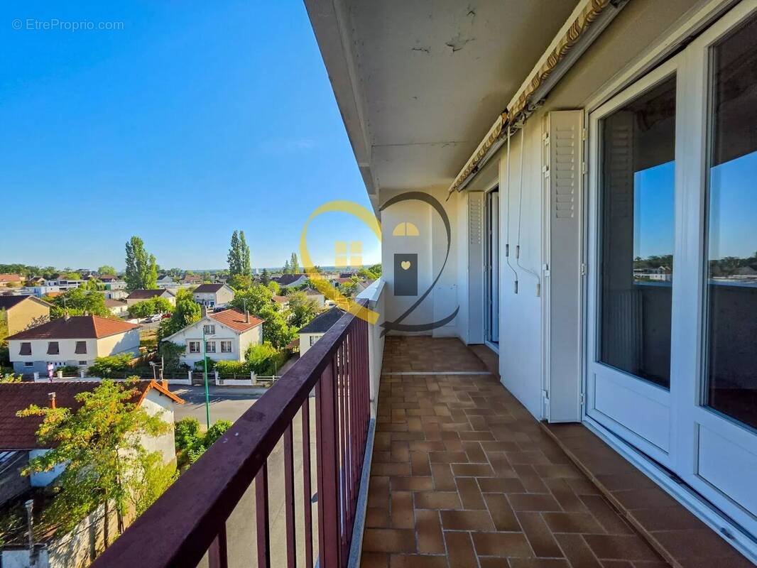 Appartement à YZEURE