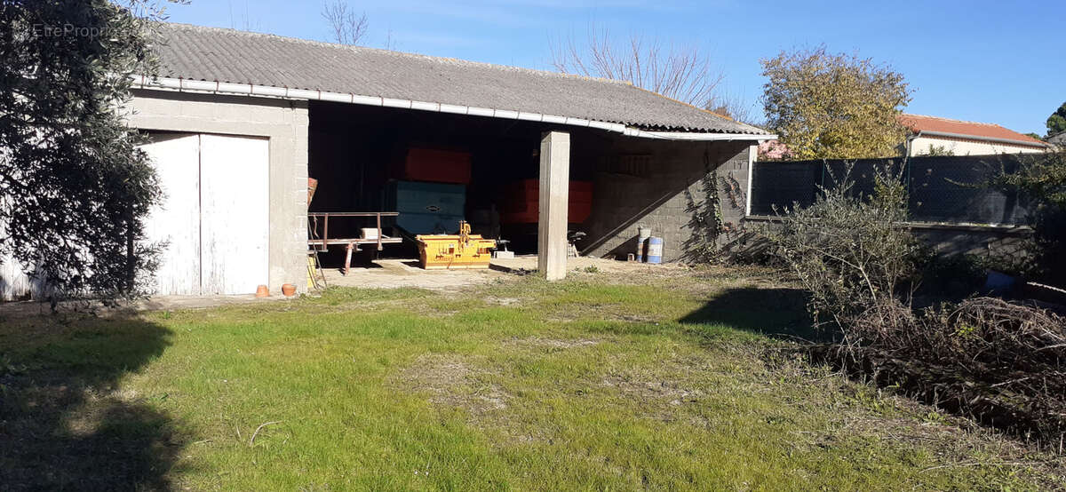 Terrain à SAINT-MAURICE-DE-CAZEVIEILLE