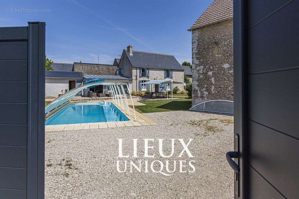 Maison à LA CHAPELLE-SAINT-MARTIN-EN-PLAINE