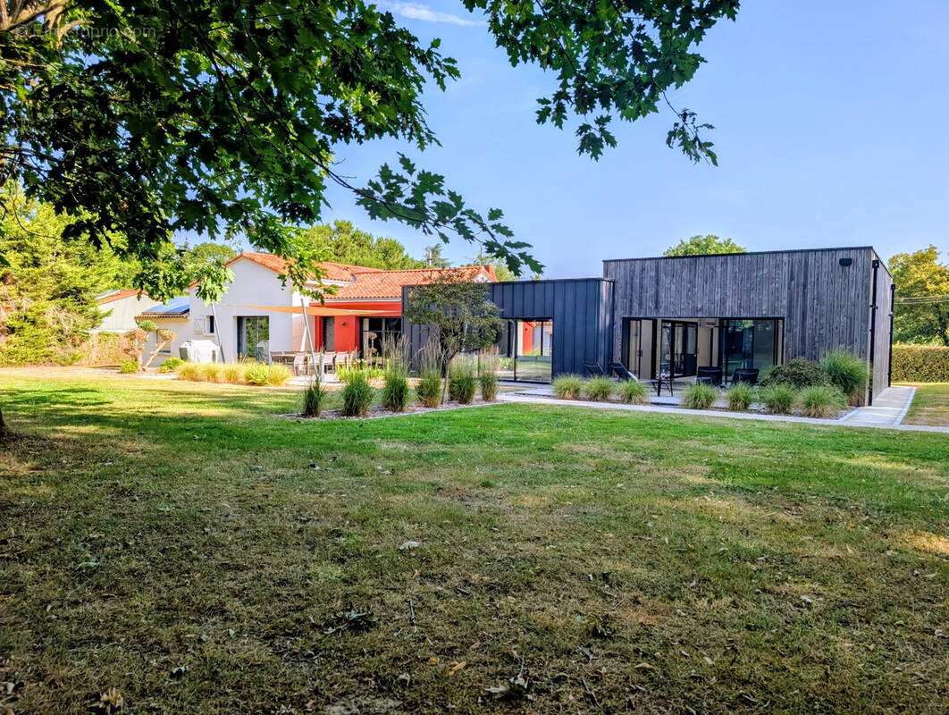 Maison à LES HERBIERS