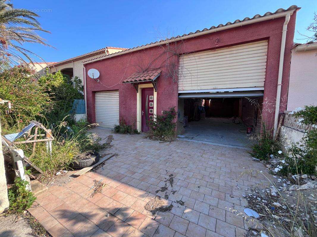 Maison avec vue sur le port de 300 m² avec permis accordé pour divers projets, gros travaux et gros potentiel - photo 4