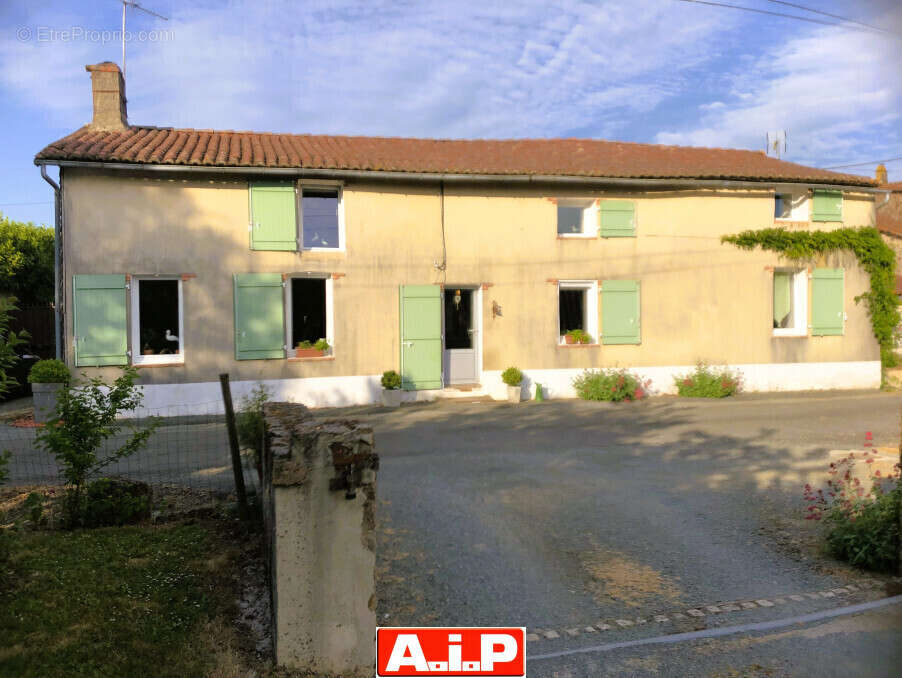 Maison à POUZAUGES