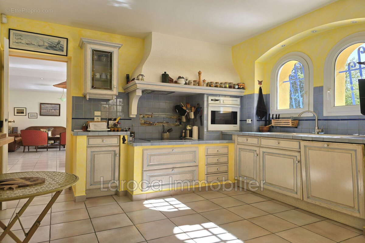 Maison à VILLELONGUE-DELS-MONTS