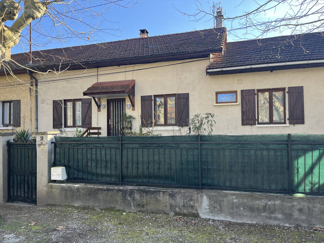 Maison à CHARVIEU-CHAVAGNEUX