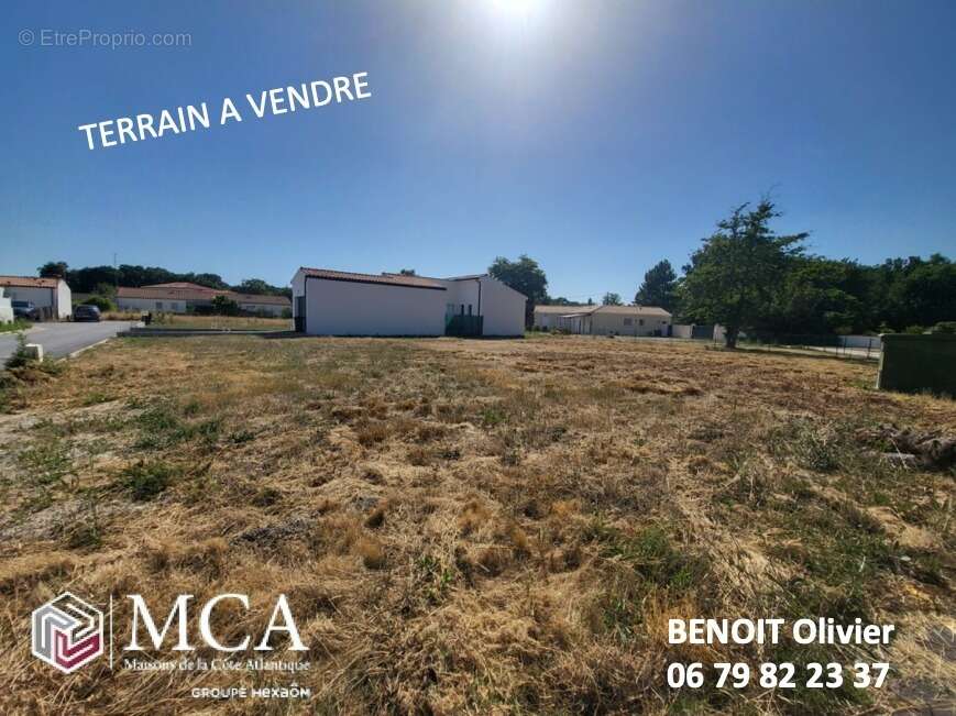 Terrain 613 m² à Breuillet  - photo 2