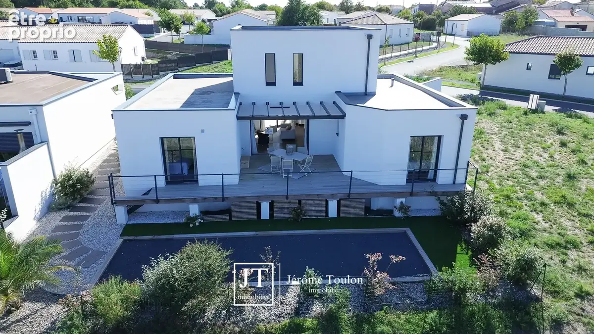 Photo Maison à Etaules au prix de 523 500€