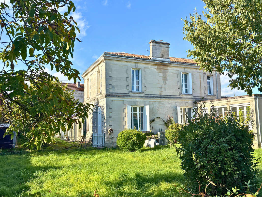 Maison à COGNAC