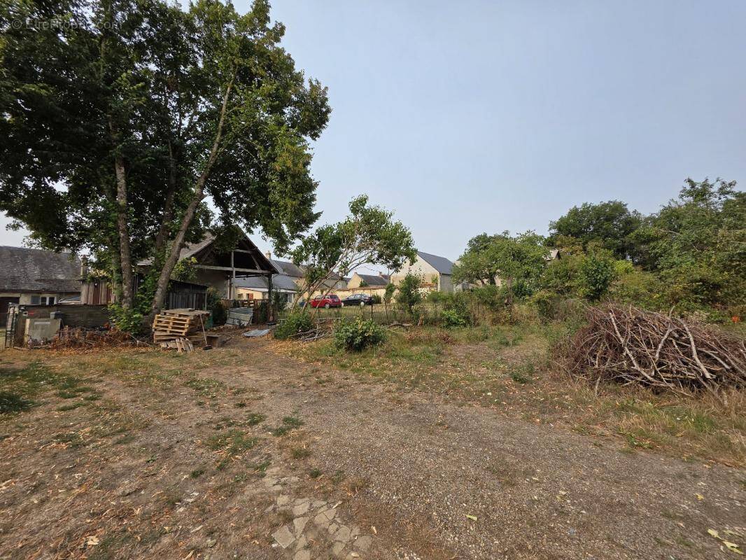 Terrain à LES BORDES