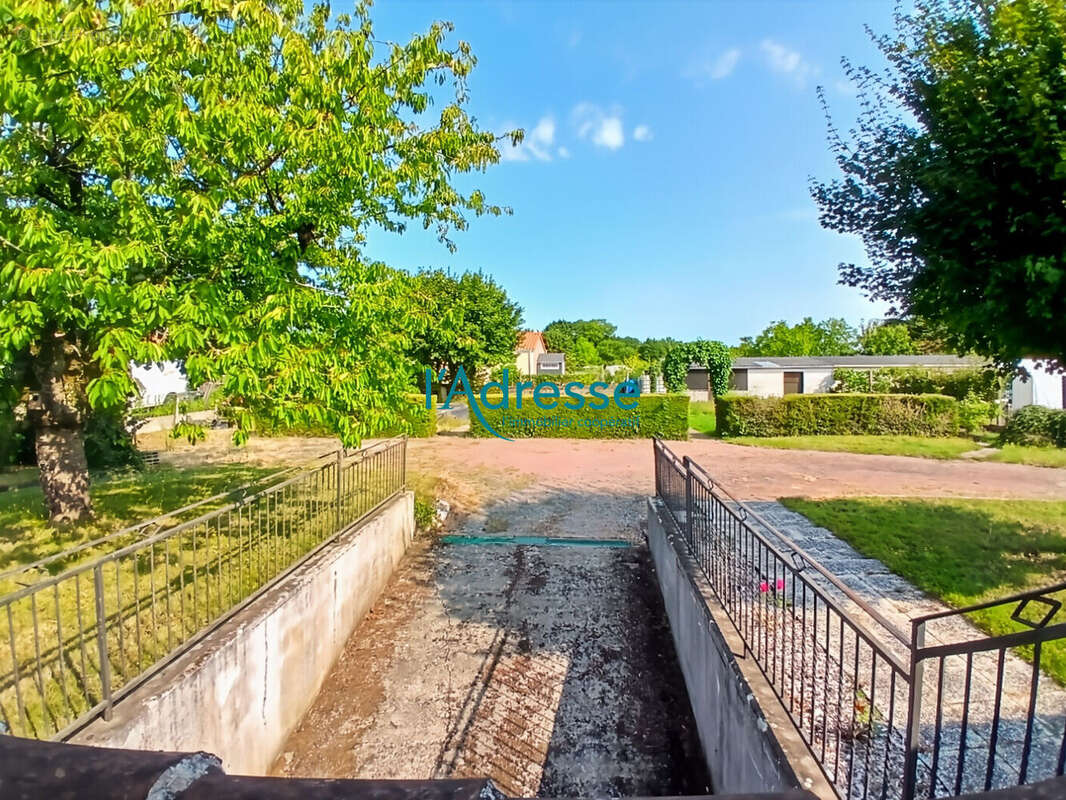 Maison à VILLEDIEU-LA-BLOUERE