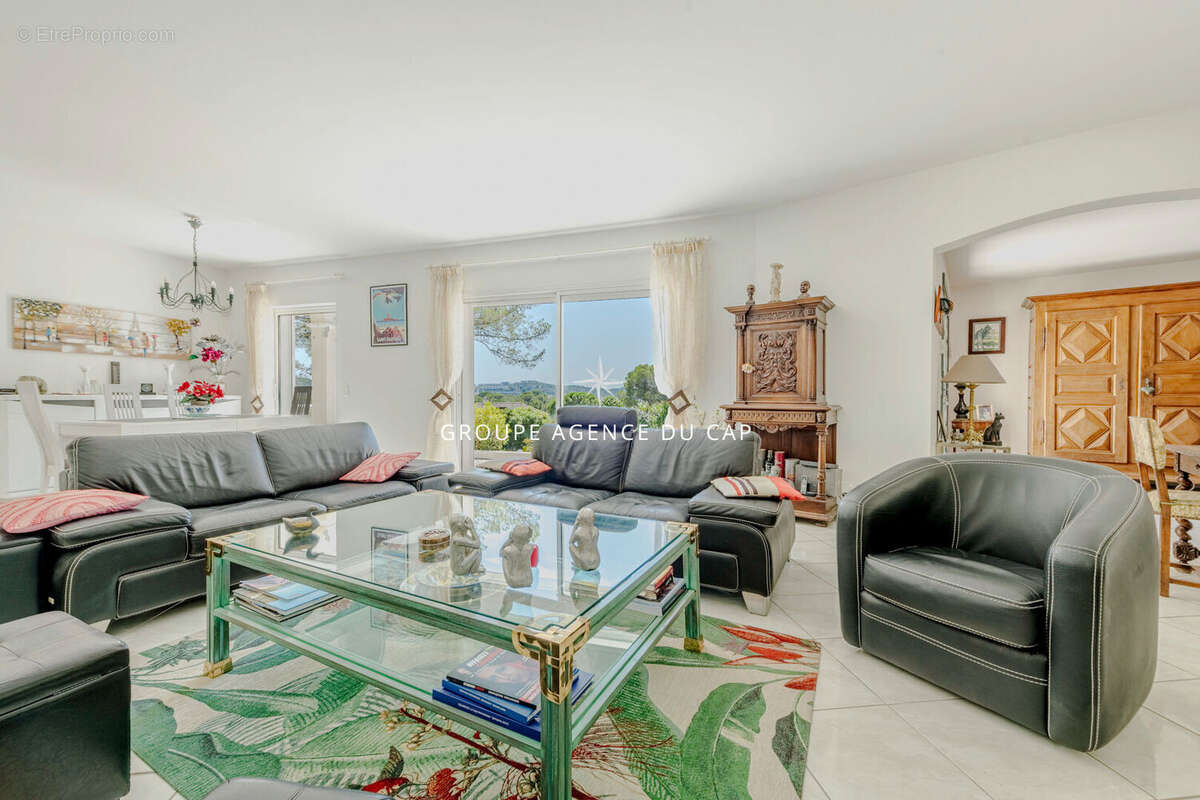 Coeur des golfs Villa 6 pièces avec vue dégagée, piscine et garage - photo 7