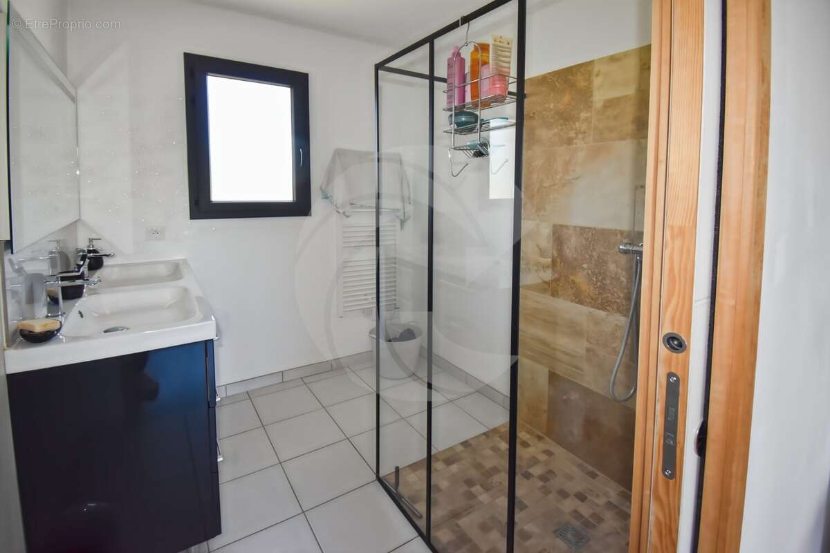 Maison à NEGREPELISSE