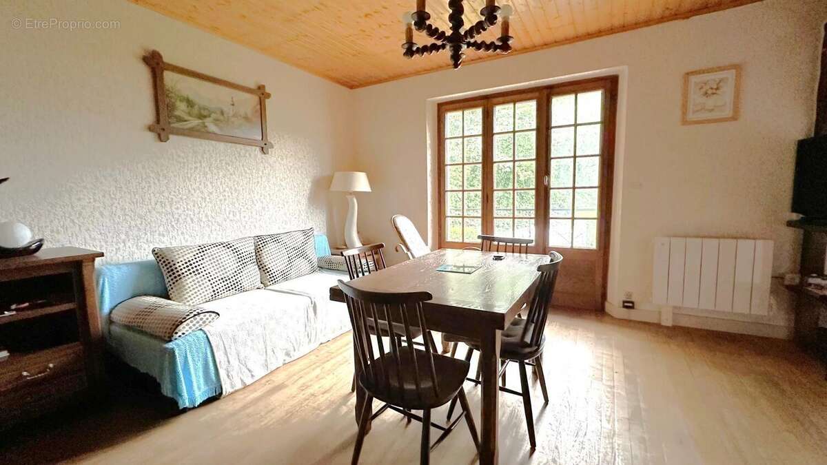 Maison à PERRIGNIER