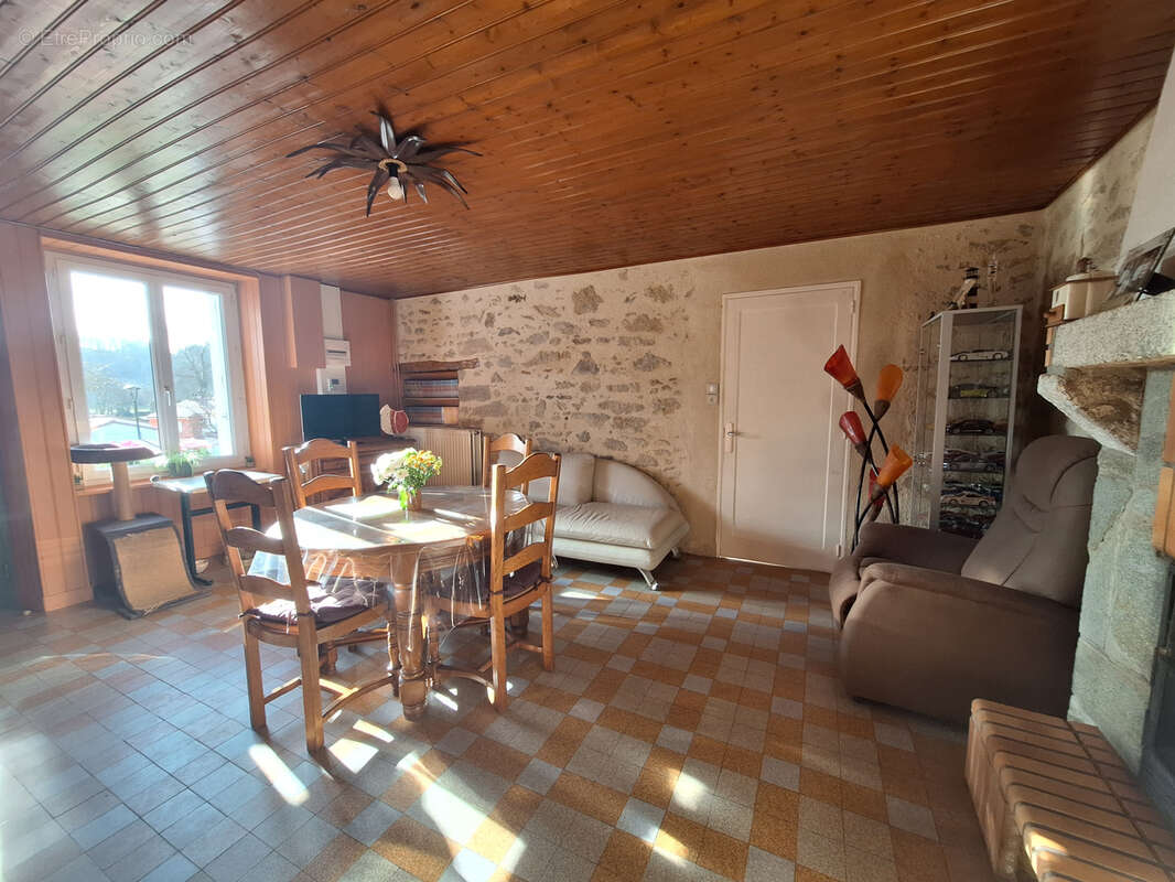 Maison à SAINT-LAURENT-SUR-SEVRE