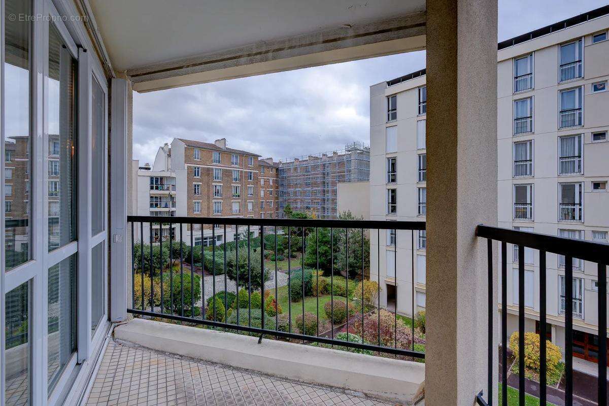 Appartement à COURBEVOIE