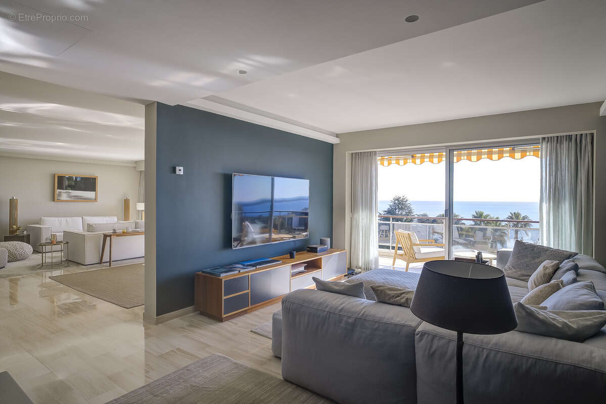 Appartement à VALLAURIS