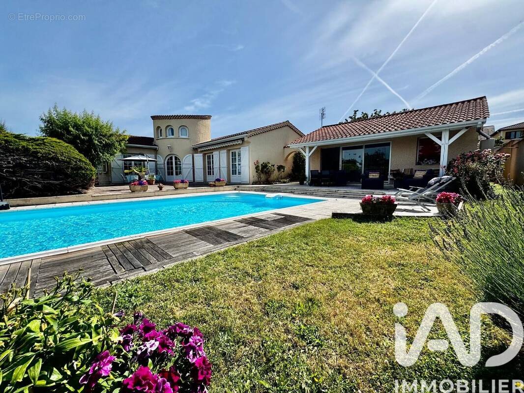Photo 1 - Maison à SURY-LE-COMTAL