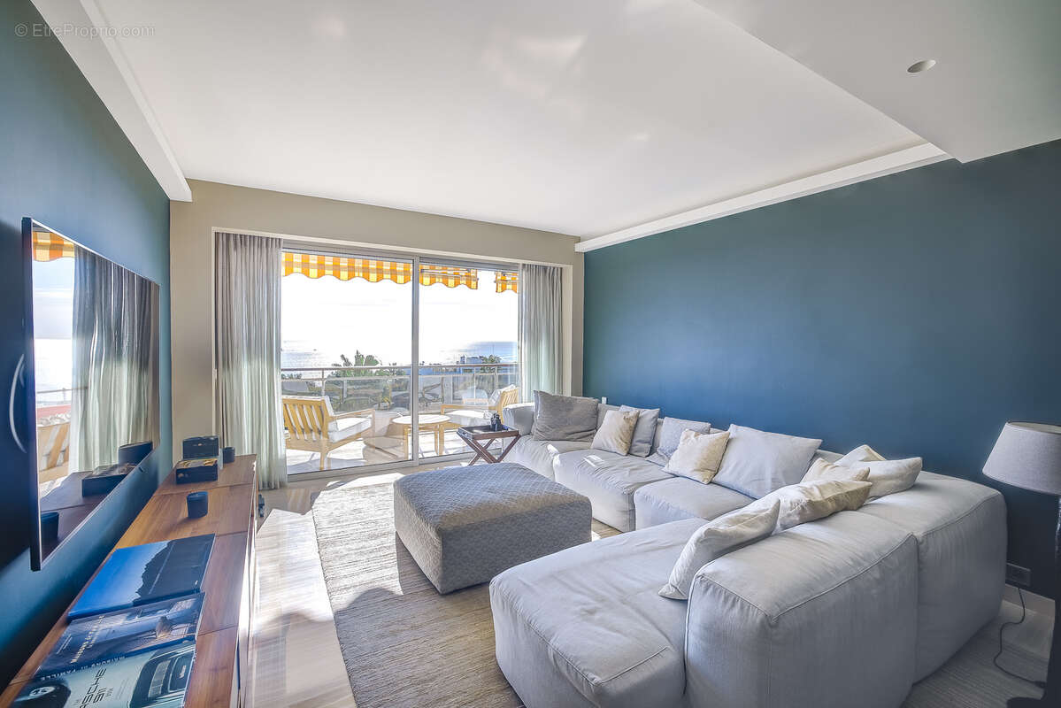 Appartement à VALLAURIS