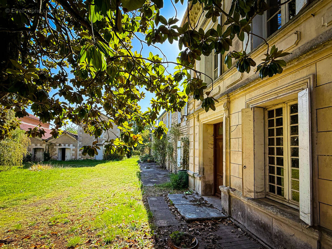 Maison à VILLARS-EN-PONS