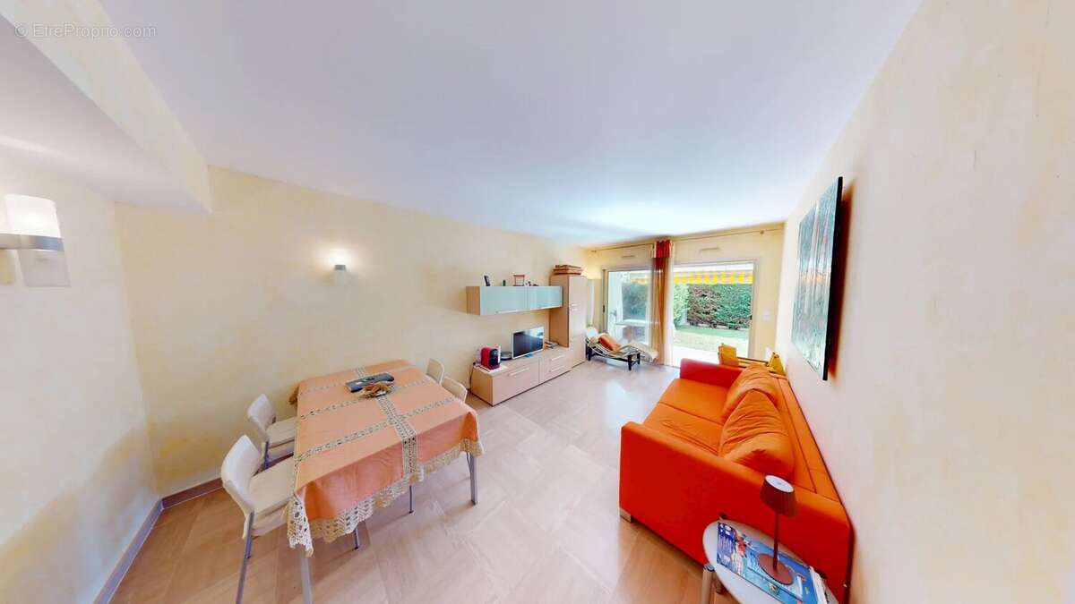 Appartement à VILLENEUVE-LOUBET