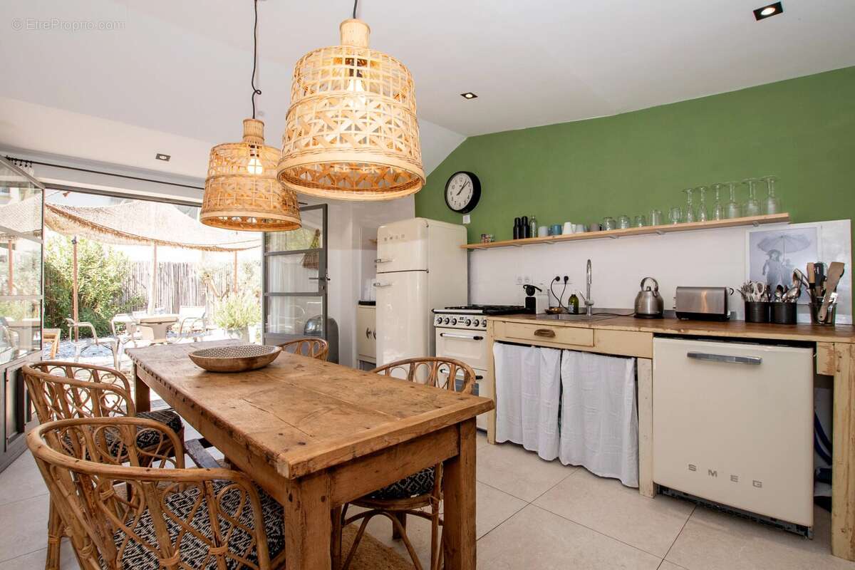 Maison à CHATEAUNEUF-GRASSE