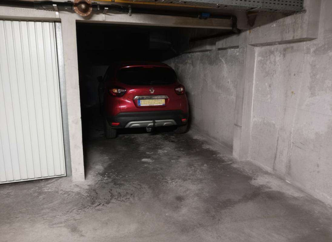 Parking à NIMES