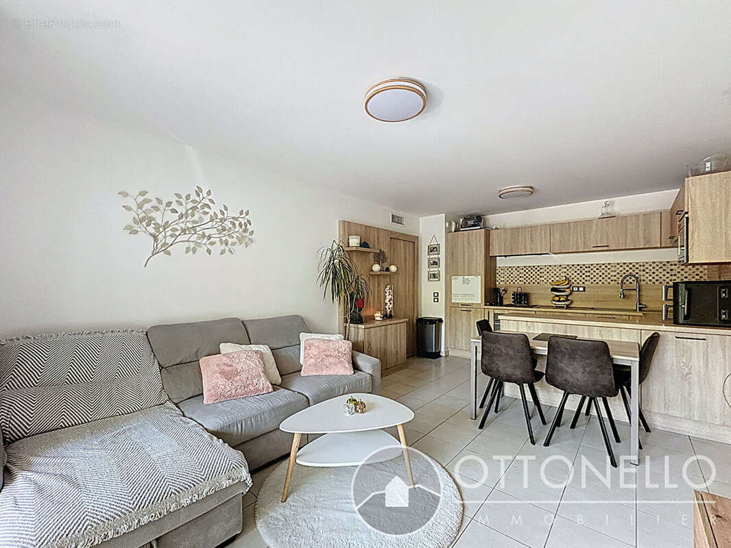 Appartement à ROQUEBRUNE-SUR-ARGENS