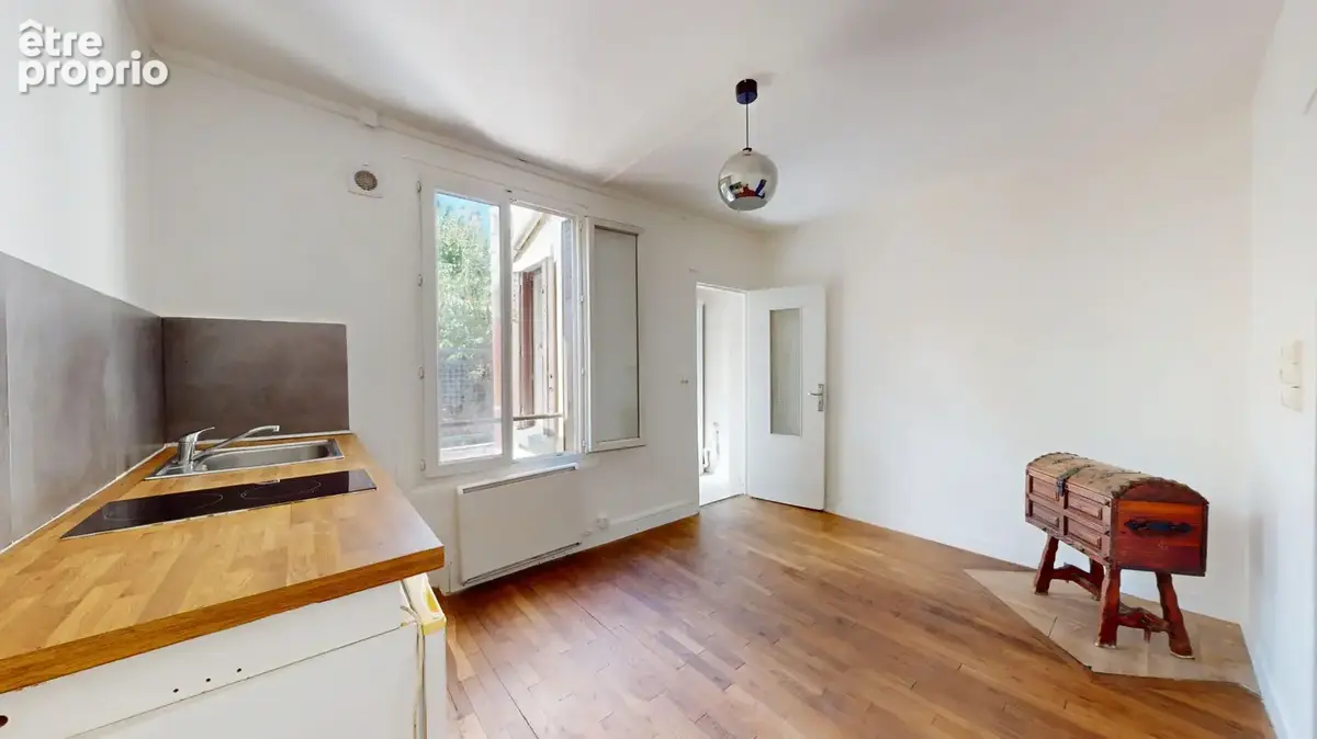 Aubervilliers  mairie d'aubervilliers  2 pièces  25 m²  traversant  rez-de-chaussée  sur cour  faibles charges  idéal investisse - photo 2