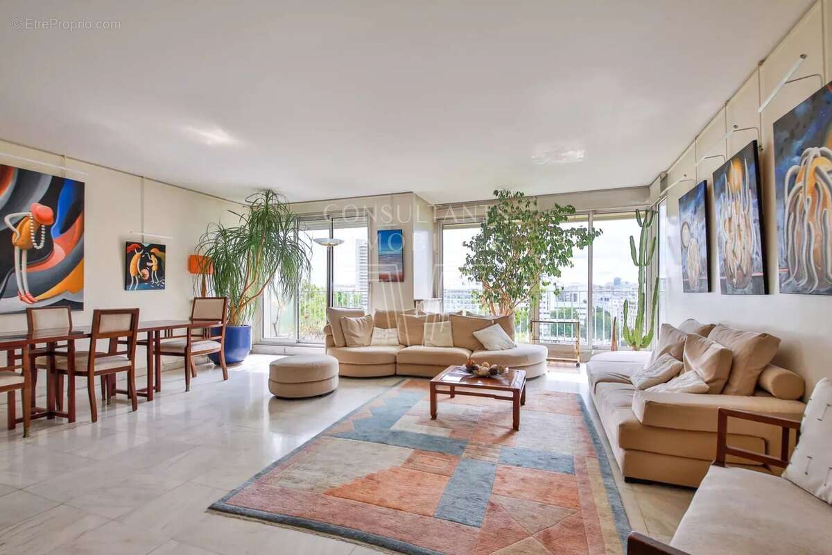 Appartement à PARIS-16E