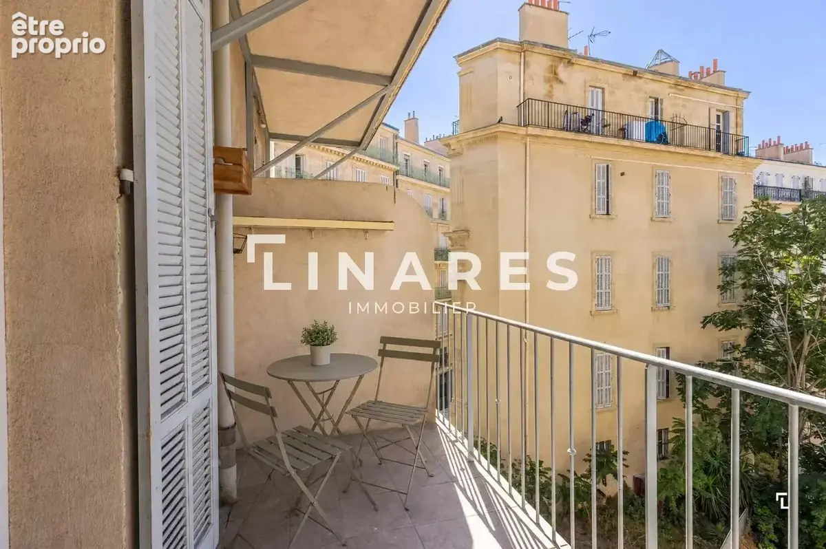 À DEUX PAS DU PORT - Appartement T3 de 52m2 - 13002 Hôtel-de-Ville - photo 3
