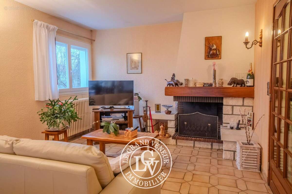 Maison à SAINT-FARGEAU-PONTHIERRY