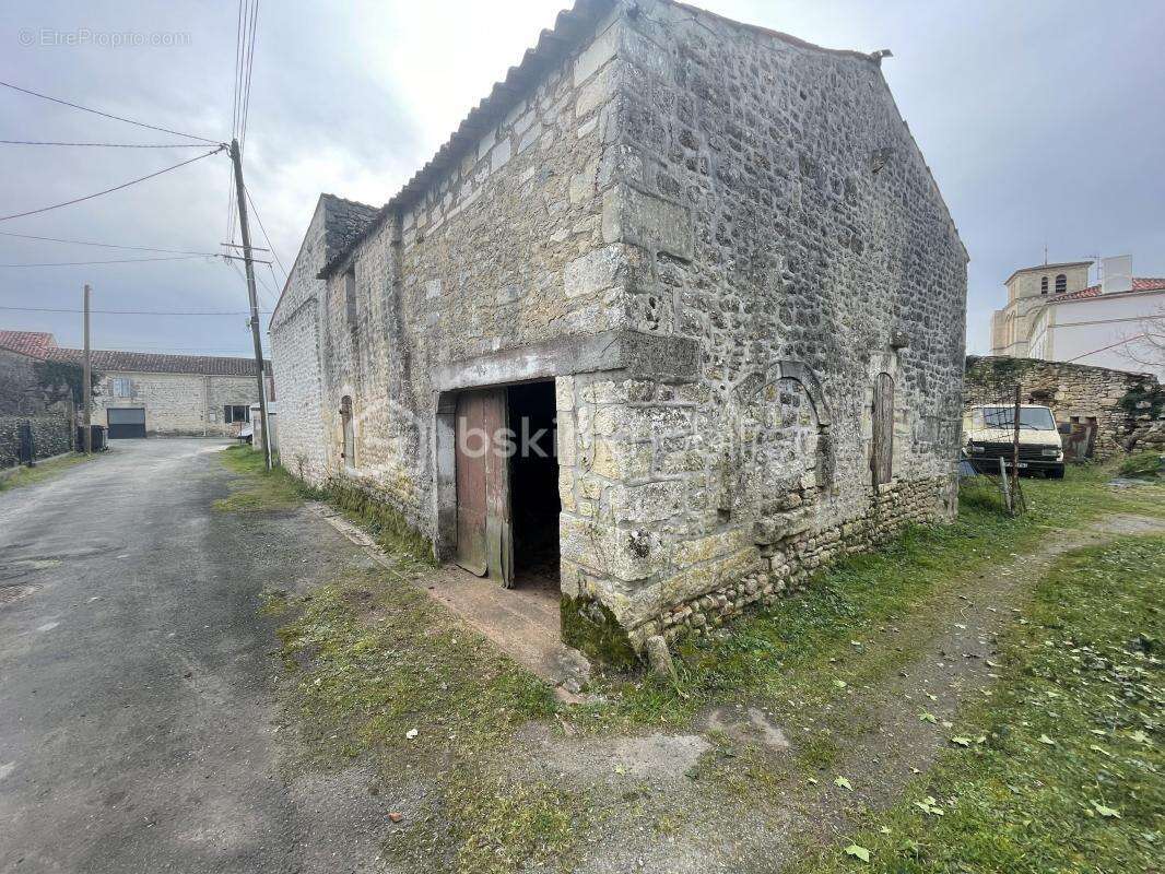  maison en pierre avec dépendance  –  potentiel – 109 000 € négociable - photo 16