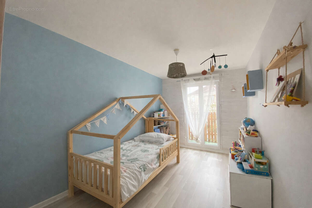 Appartement à LA CHAUSSEE-SAINT-VICTOR