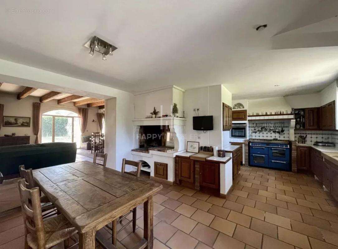 Mas familial sur 8000m2 de terrain à Arles - photo 14