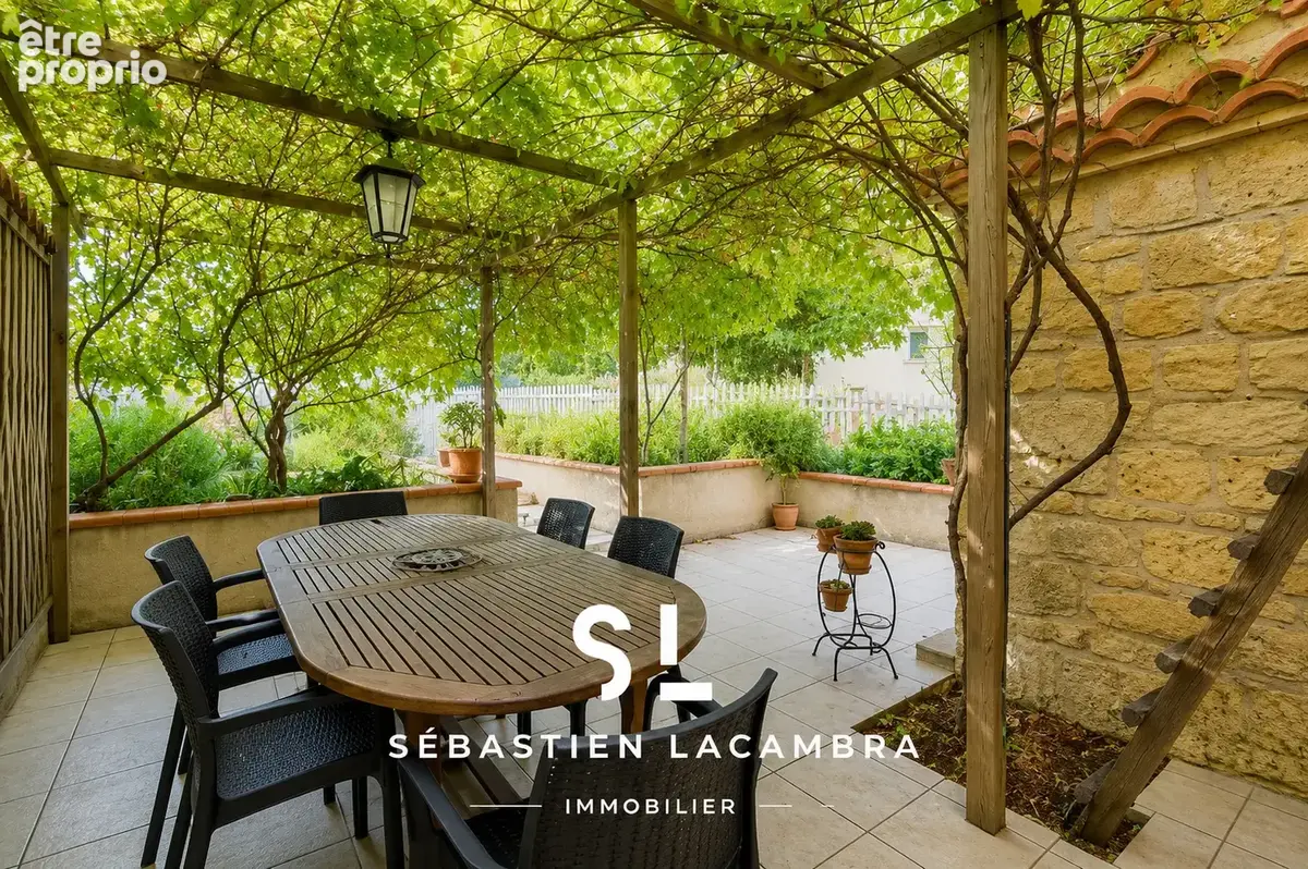 Maison en pierre rénovée   Dépendances et studio indépendant   Terrain arboré 1 626 m2 - photo 2