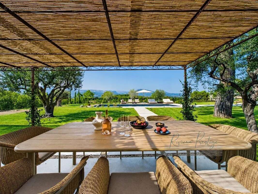 Villa de charme avec vue dans le secteur résidentiel de castellaras - photo 3
