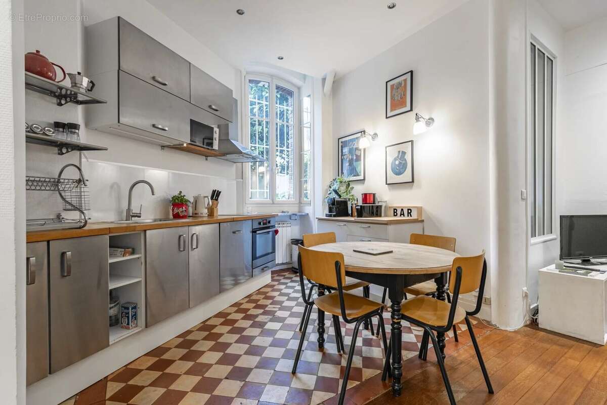 Appartement à PARIS-14E