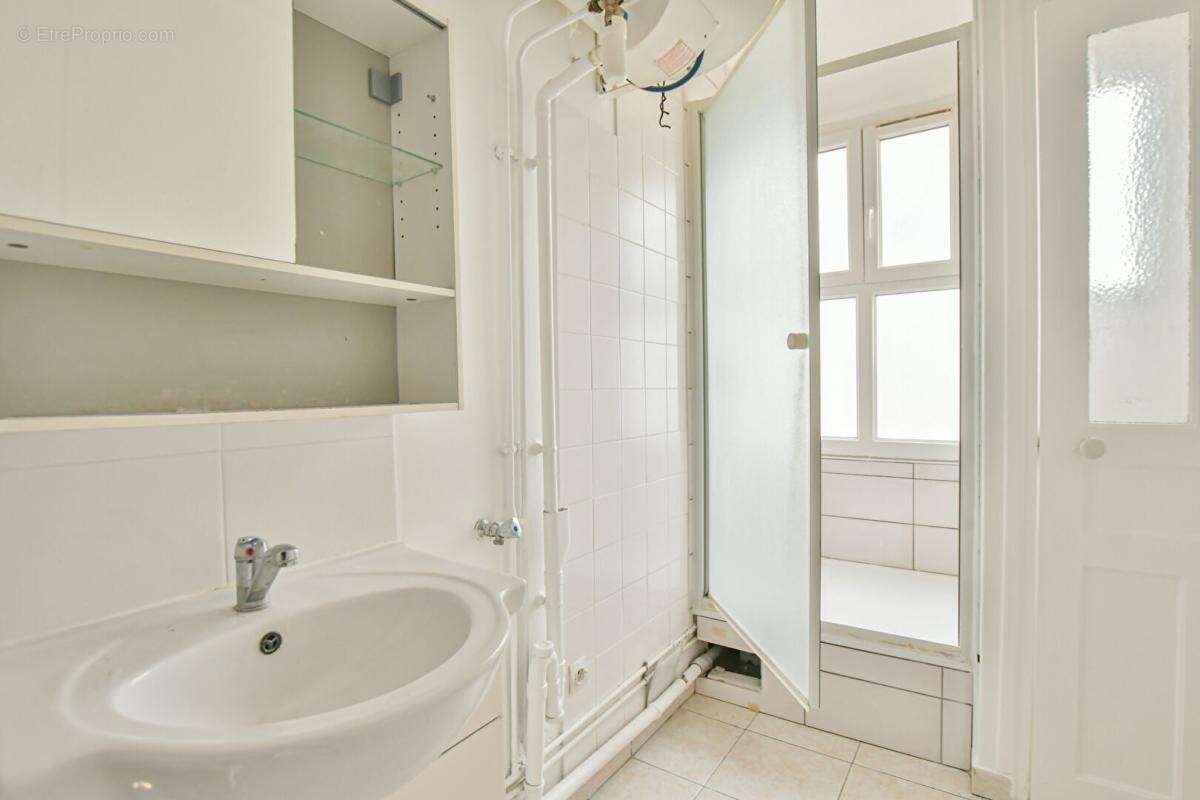 Appartement à COURBEVOIE