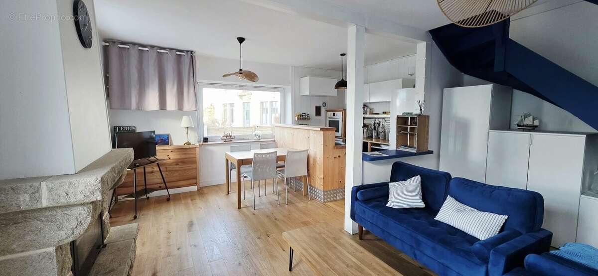Maison à TREDREZ-LOCQUEMEAU