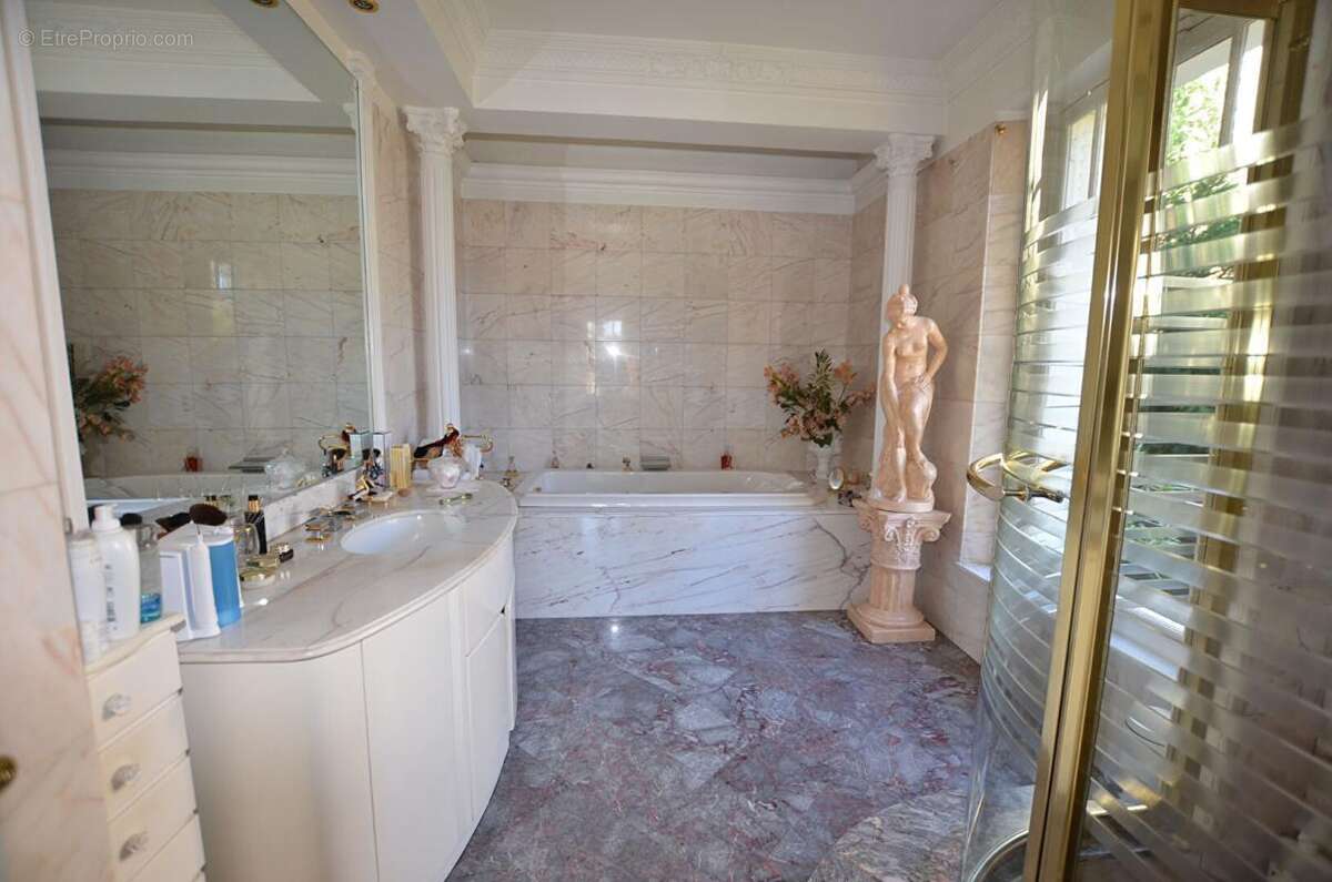 Maison à SAINTE-GENEVIEVE-DES-BOIS