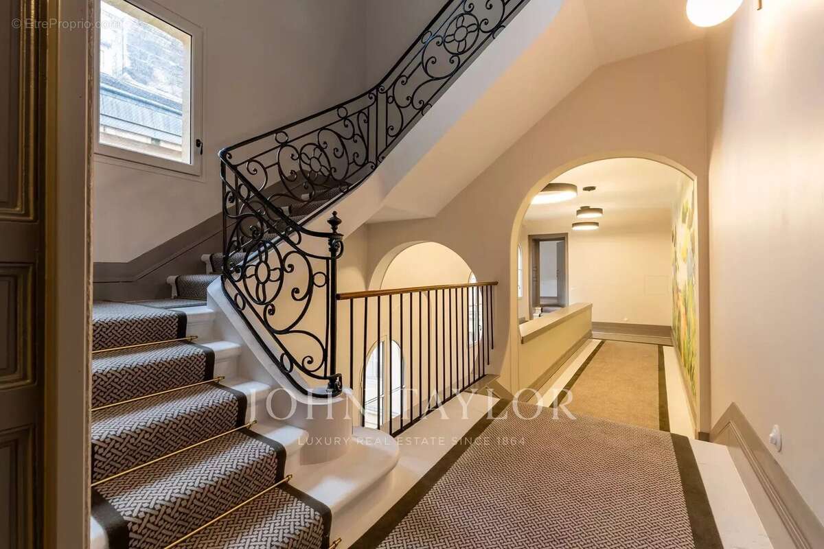 Appartement de caractère avec balcons - Chartrons - John Taylor Bordeaux - photo 13