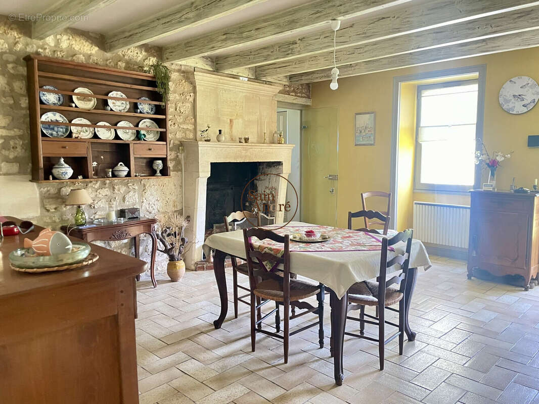 Maison à ROULLET-SAINT-ESTEPHE