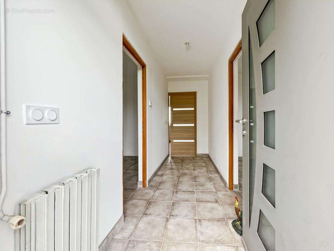 EXCLUSIF À MONTJOIR : Propriété de Caractère de 260 m² ? DPE A - photo 3
