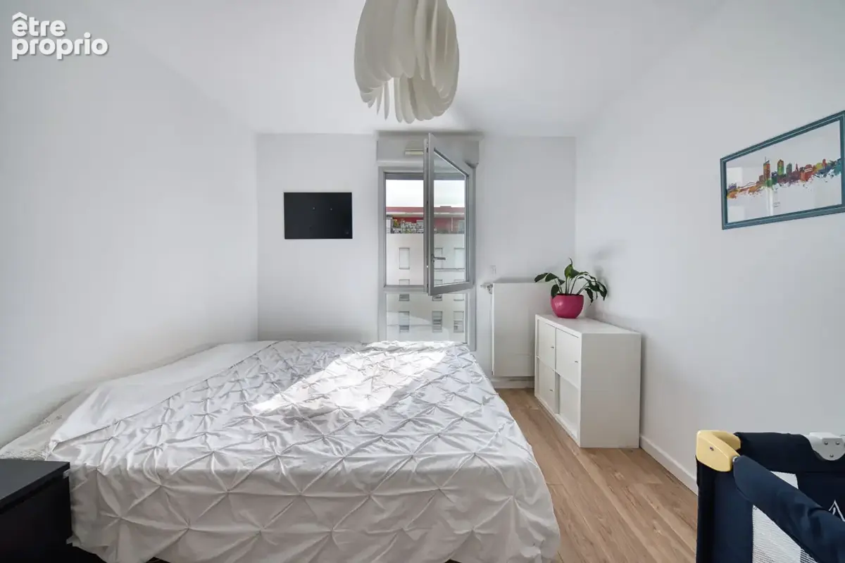 Villeurbanne Gratte-ciel / Anatole France  Superbe T3 traversant de 85 m² avec balcon et climatisation (possibilité T4) et garag - photo 10