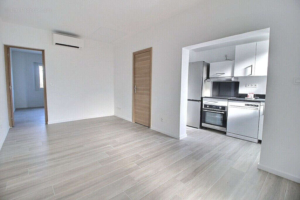 Maison à ROQUEBRUNE-SUR-ARGENS