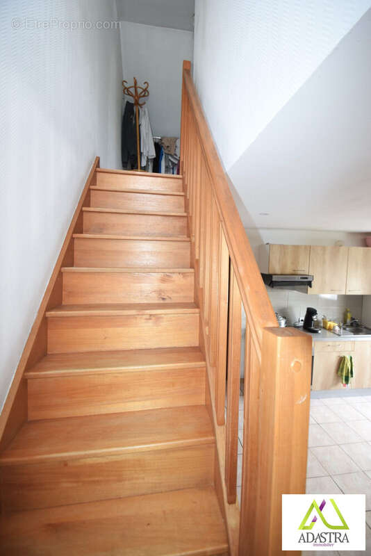Escalier du F1 36m2 - Appartement à MULHOUSE